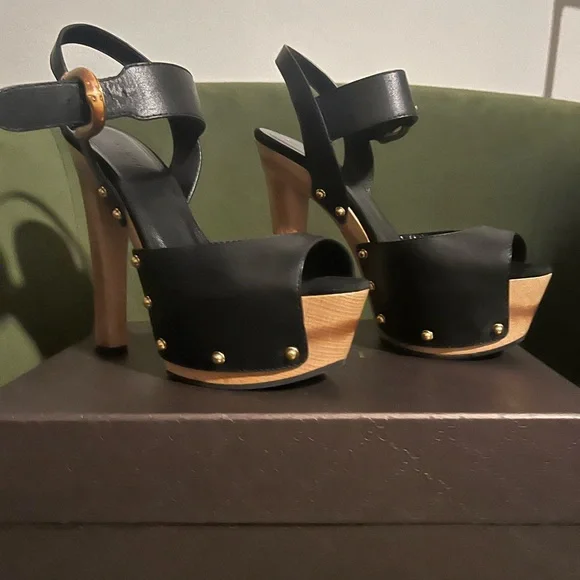 Gucci platform heels… barely worn!!